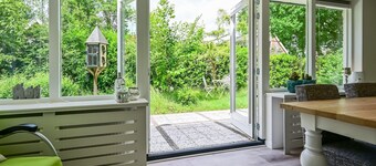 Feriehus i Reutum med Dam og Stier