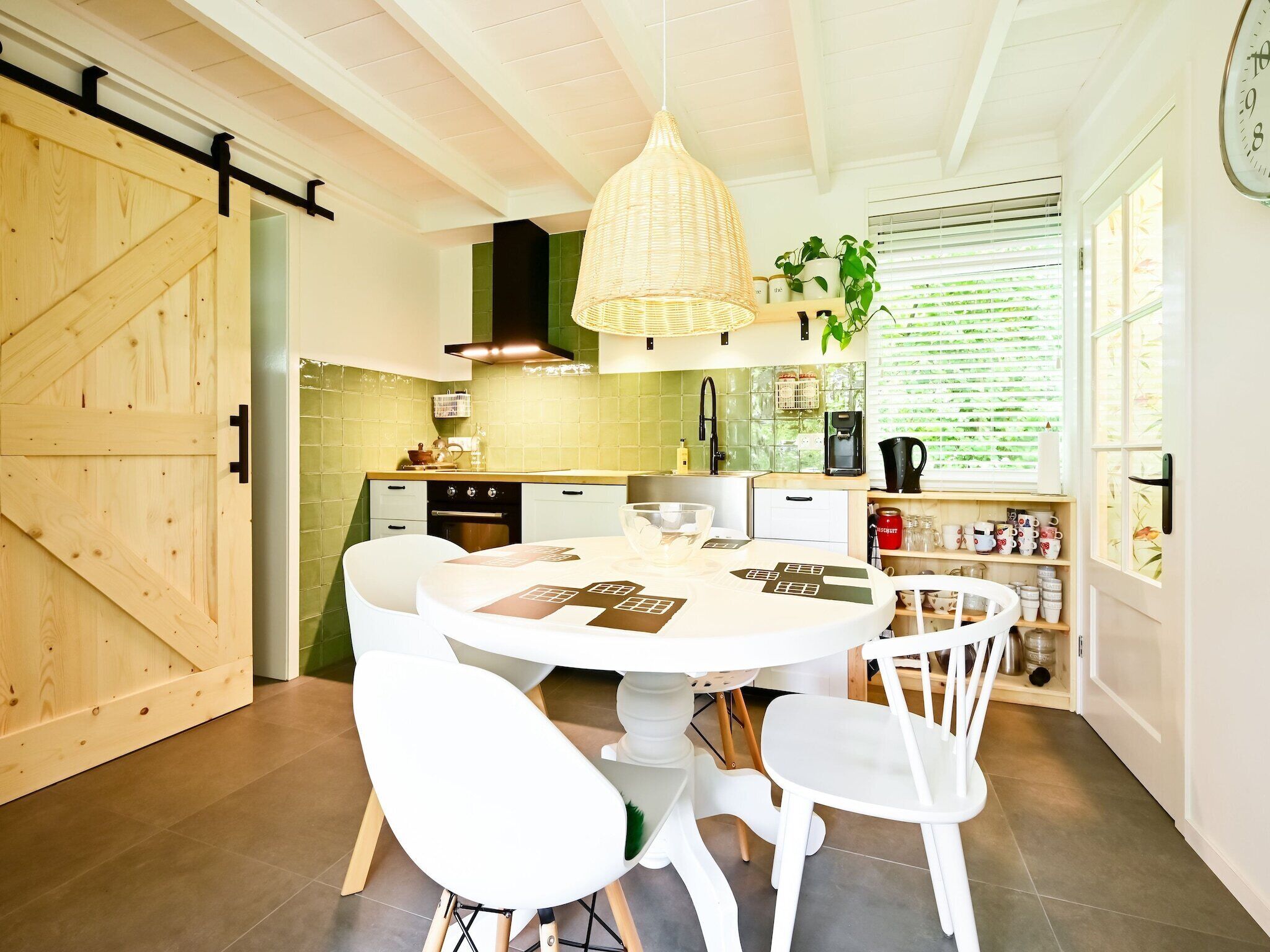 Frigorifero, forno, piano cottura, lavastoviglie