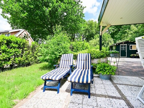 Holiday Home in Reutum with Pond and Trails