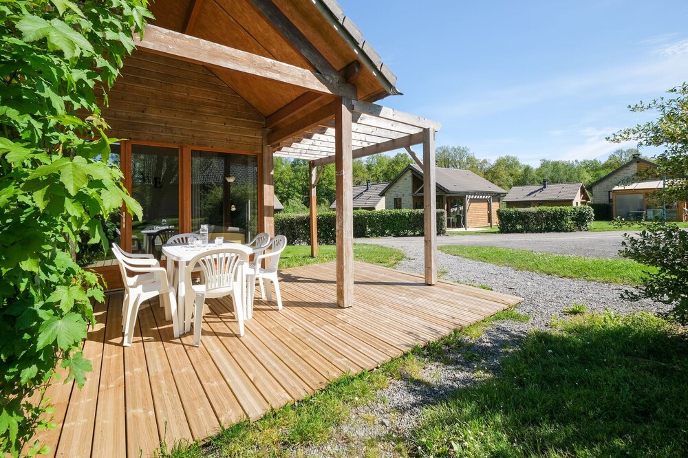 Snug Holiday Home in Signy-le-Petit with Private Terrace
