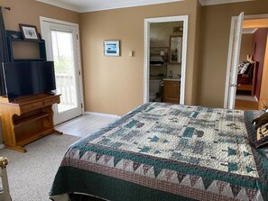 6 bedrooms, iron/ironing board, free WiFi, bed sheets