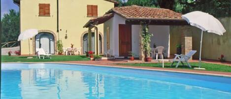 حمّام سباحة خارجي