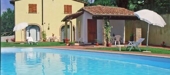 APARTMENT WITH LARGE PRIVATE GARDEN IN FRONT...IDEAL FOR RELAXING