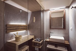 Classic Apartment | Bathroom | Hydromassage showerhead, designer toiletries, hair dryer - Five Seasons Two (Szklarska Poreba)
