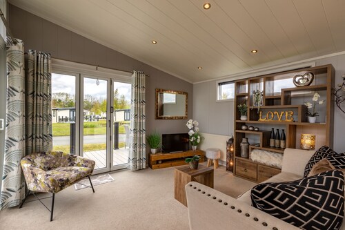 Inside No. 1 Retreat