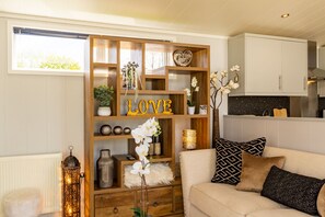 Lounge - Inside No. 1 Retreat (Carnforth)