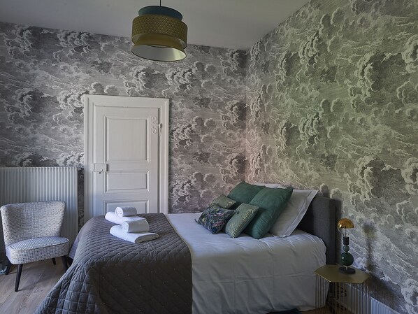 2 bedrooms, iron/ironing board, travel cot, free WiFi