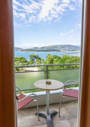 Outdoor dining - Park Hotel (Volos)