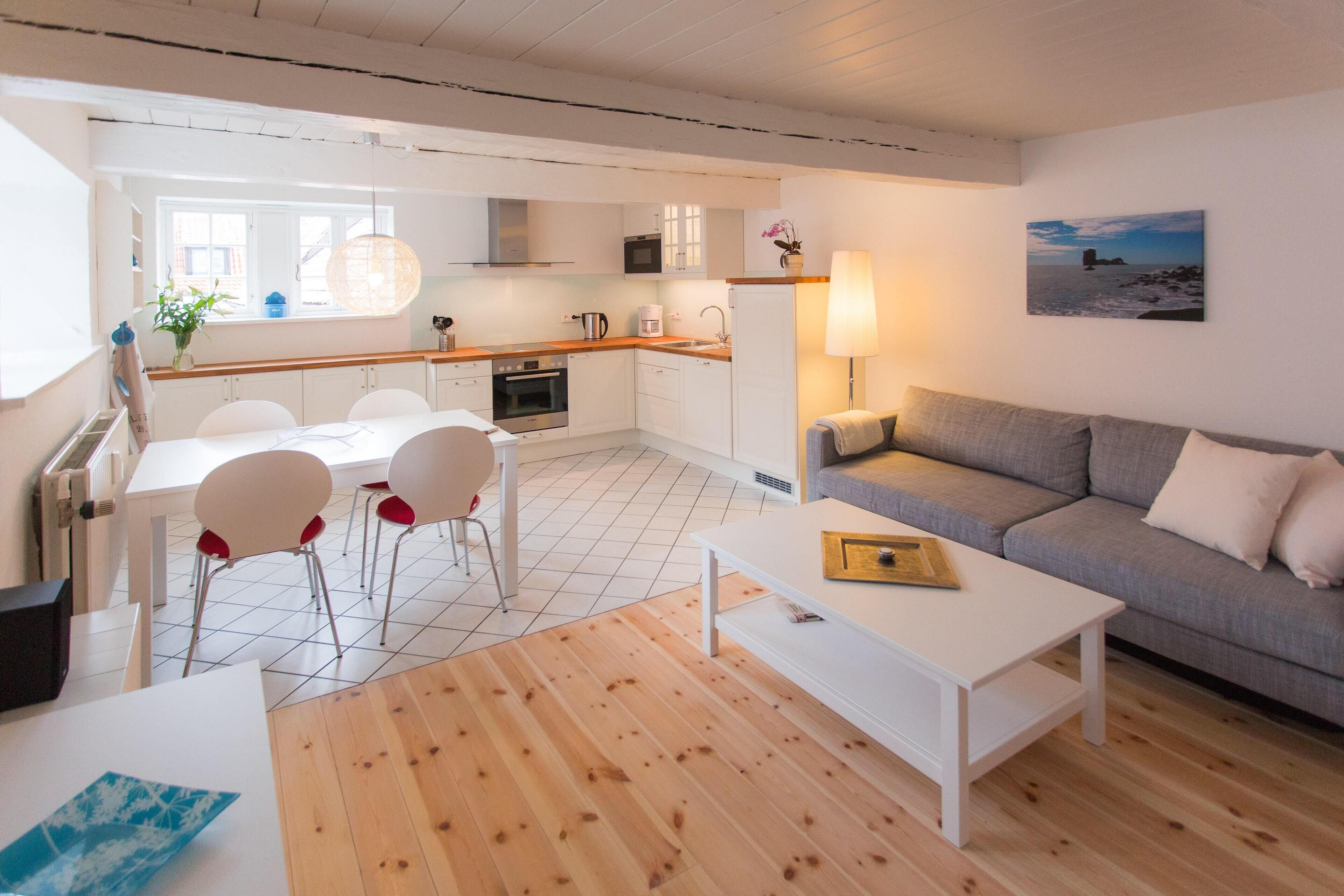 At the old merchant's yard - whirlpool tub, shower, TV, WiFi, washing machine, parking space