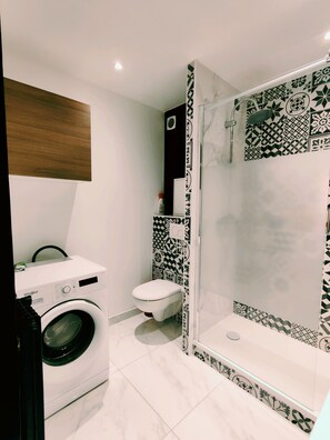 Shower, toilet paper