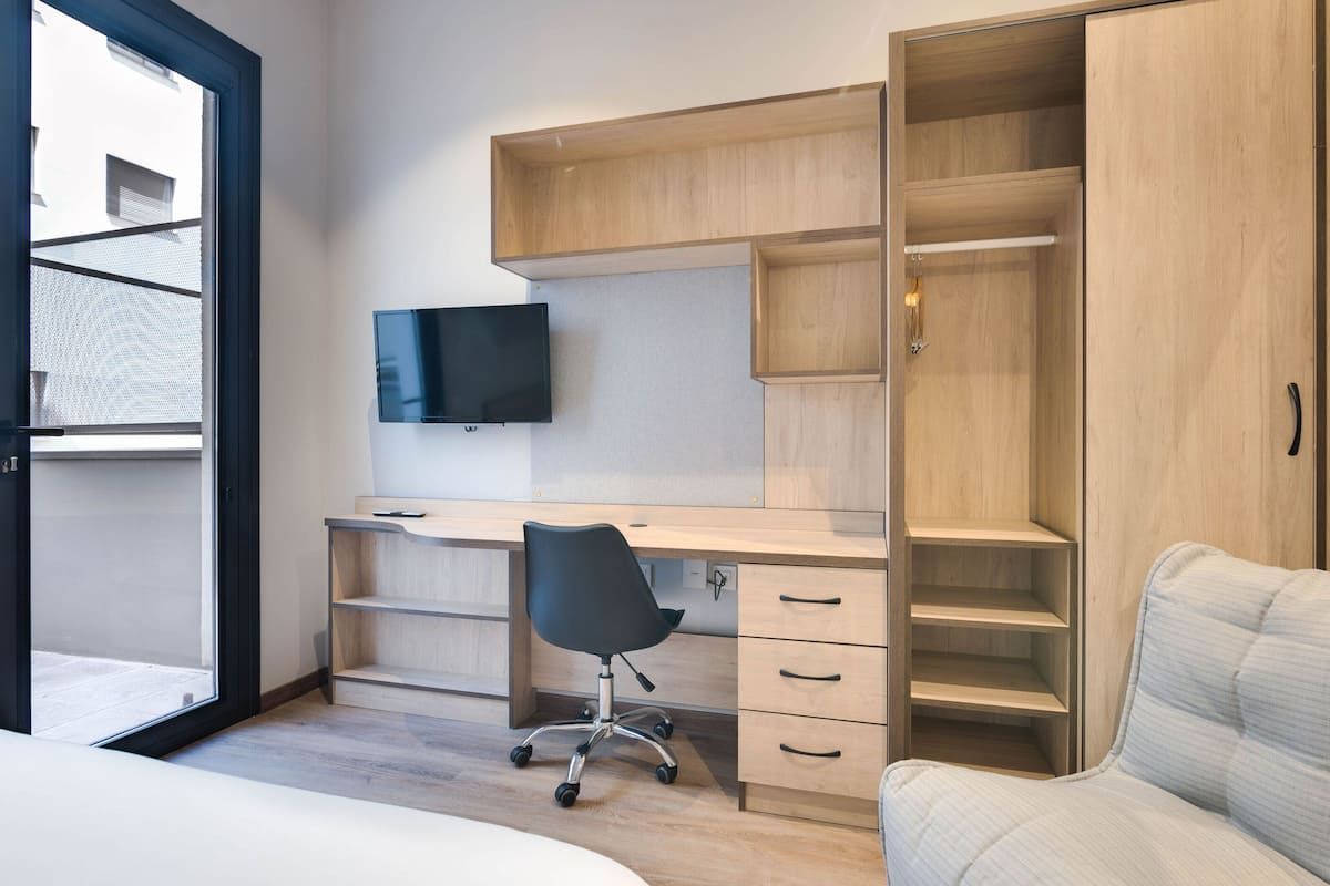 1 sovrum, skrivbord, arbetsyta för laptop och gratis wi-fi