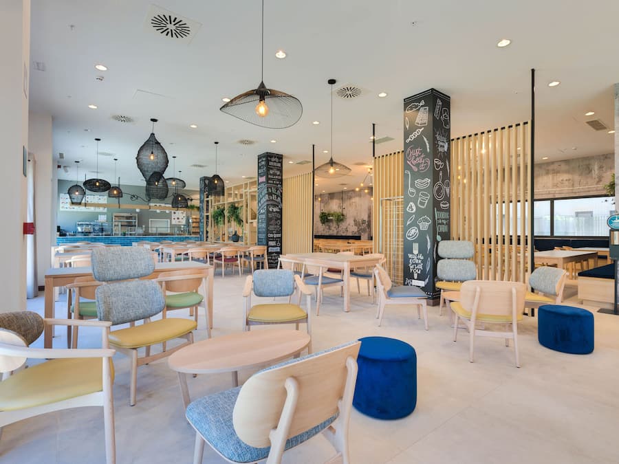 Studio – standard, terrasse | Oppholdsområde | Flatskjerm-TV