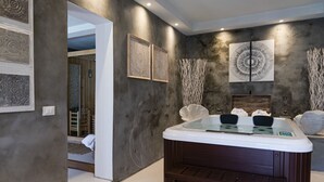 A modern bathroom with a large bathtub, dark textured walls, and decorative wall art. - Cà del Mago, luxury, private heated pool and spa a stone's throw from the sea (Lerici)