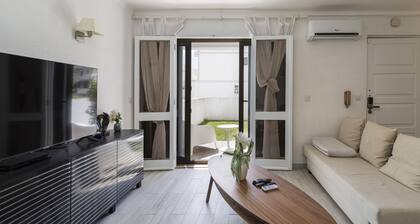 Vilamoura House Garden by Hopstays | Marina view