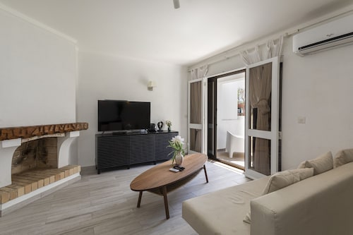 Vilamoura House Garden by Hopstays | Marina view