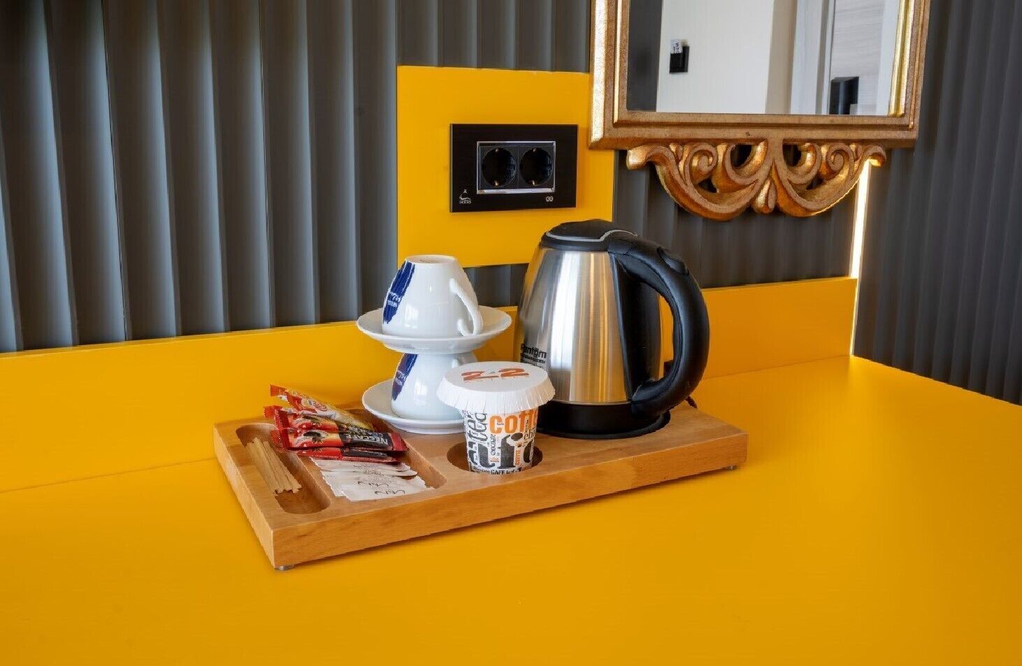 deluxe room | 1 bedroom, minibar, in-room safe, desk