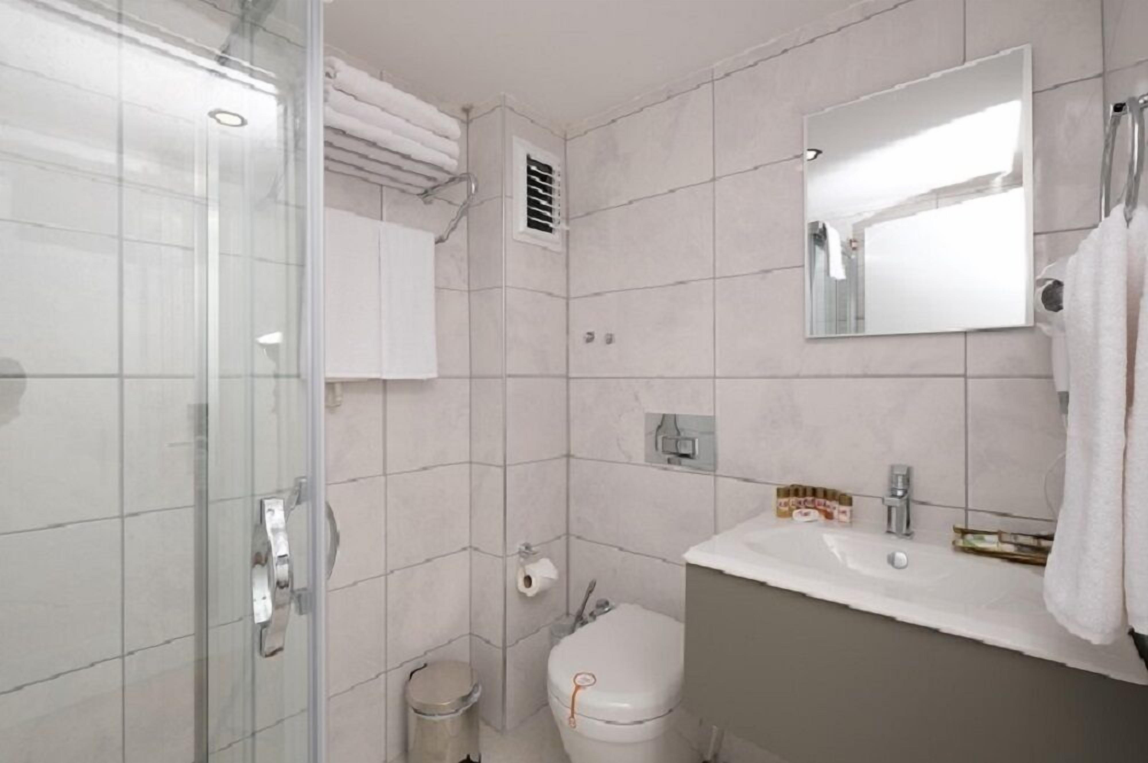 family triple room, multiple beds, sea view | bathroom | rainfall showerhead, hair dryer, slippers, towels