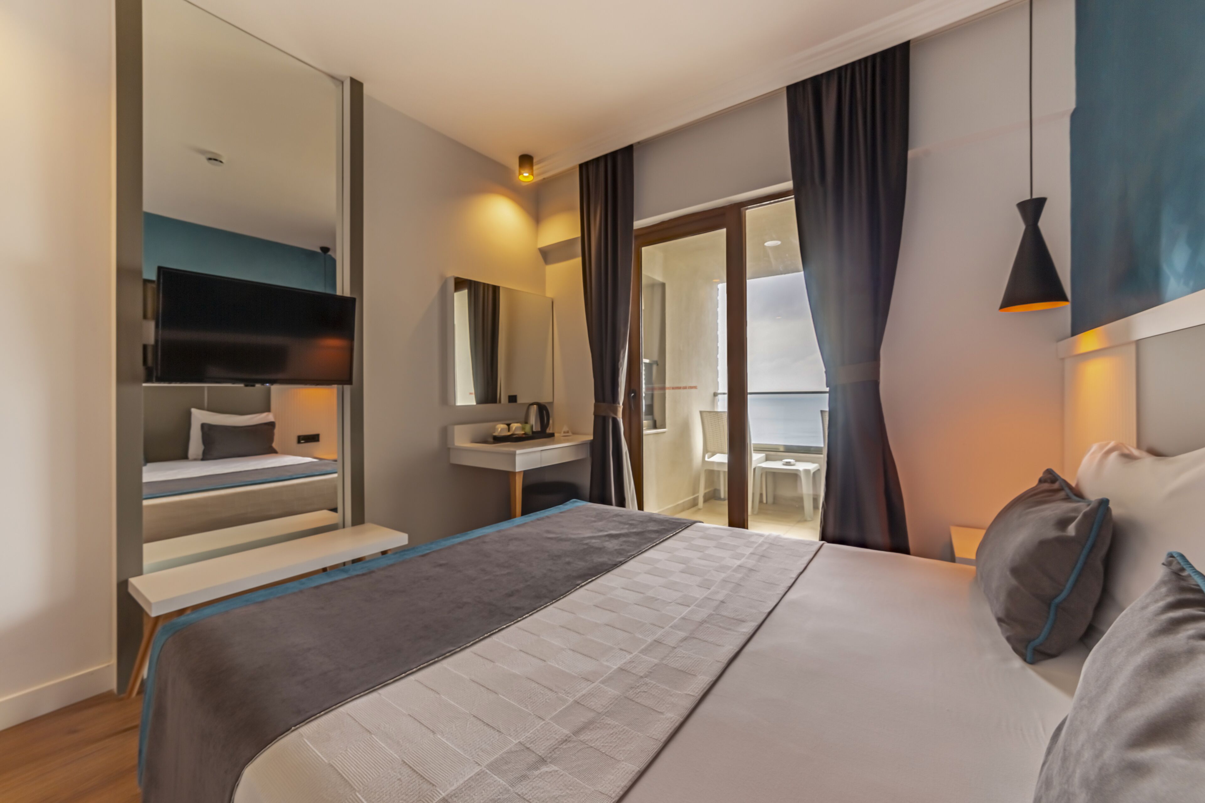 standard room, 1 double bed, sea view | 1 bedroom, minibar, in-room safe, desk