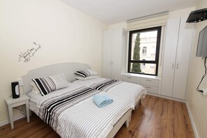 2 bedrooms, iron/ironing board, free WiFi, bed sheets