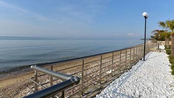 Beach nearby, sun-loungers, beach towels