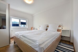 2 Schlafzimmer, Reisekinderbett, kostenloses WLAN, Bettwäsche