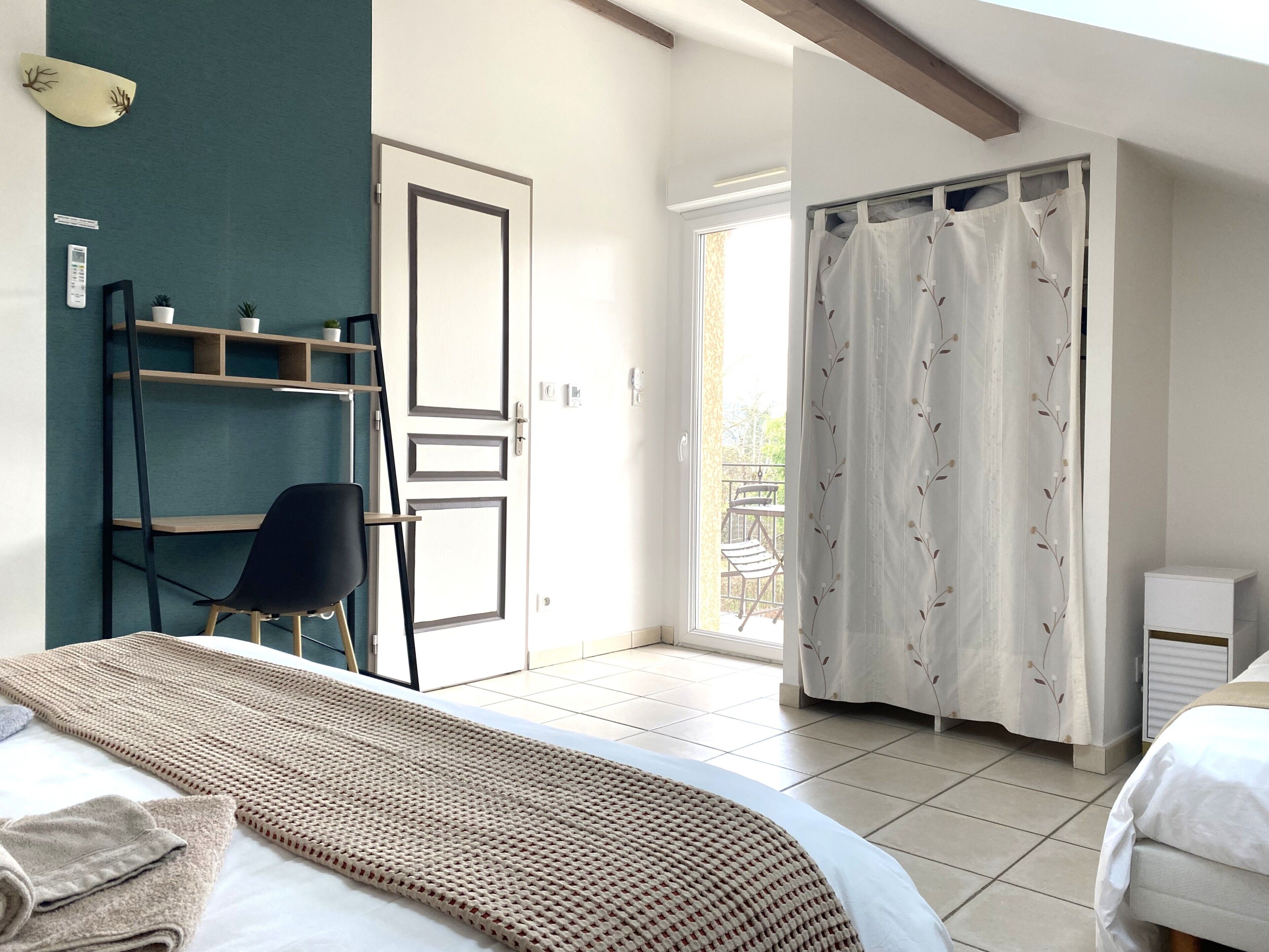 1 bedroom, desk, free WiFi, bed sheets