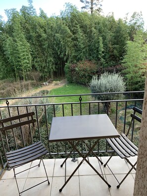 Outdoor dining - Apartment TANGARA with balcony (Lagnieu)