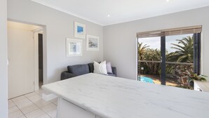 Unclassified image, 3 of 21, button - Van Riebeeck 12 (Cape Town)