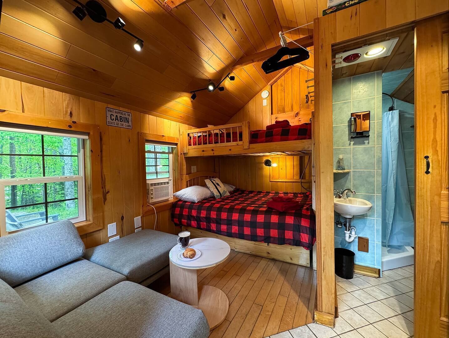 4 soverom, strykejern/-brett, wi-fi (inkludert) og sengetøy