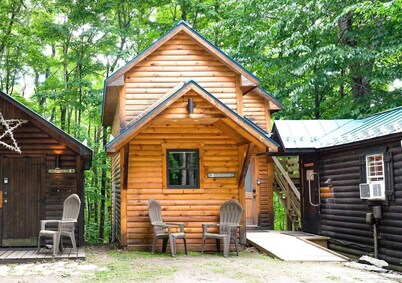 Beautiful brand new cabin one minute from Sugarbush Resort