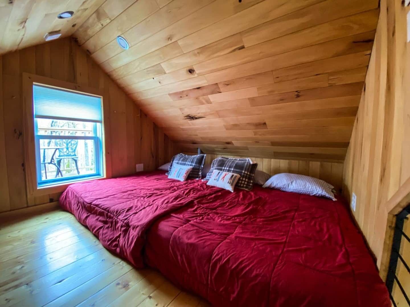 1 slaapkamer, een strijkplank/strijkijzer, gratis wifi, beddengoed