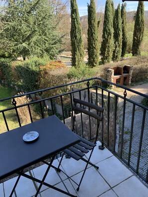 Outdoor dining - Appartement Colibri à L'étage (Lagnieu)