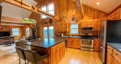 Beautiful Home with views and a hot tub 10 minutes from Sugarbush Resort