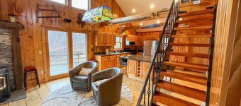 Beautiful Home with views and a hot tub 10 minutes from Sugarbush Resort