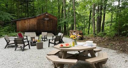 Charming cabin located one minute from the base of Sugarbush Resort