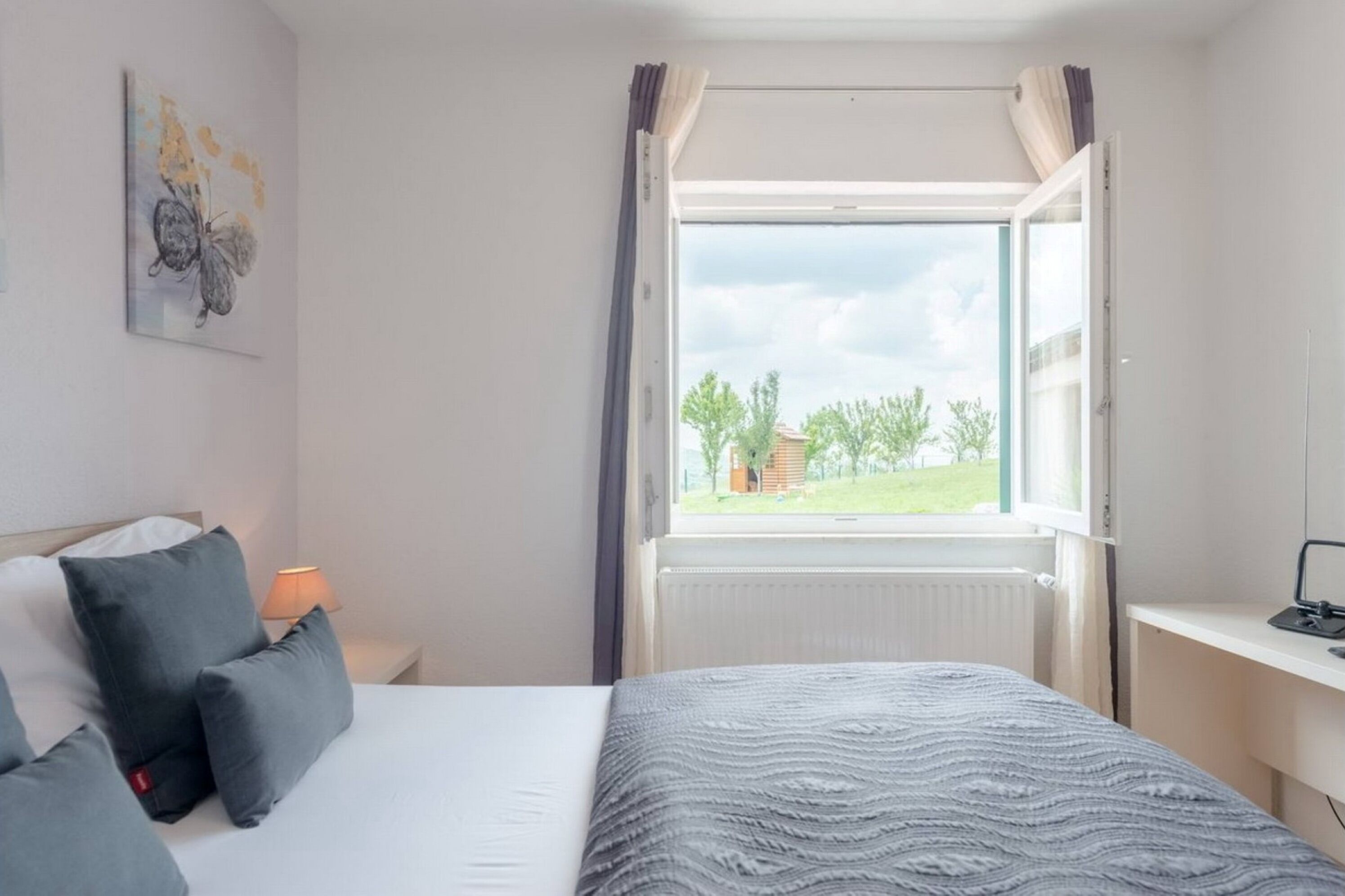 5 عدّة غرف نوم ومكواة/لوح كي وواي فاي مجانًا وملاءات أسرّة