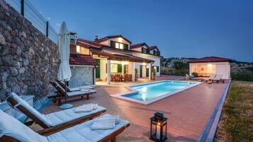 Villa | Kolam renang | Kolam renang tertutup