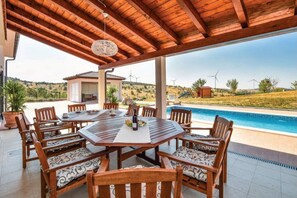 Balcony - Luxury Mountain Villa W.heated Pool & Largegarden (Muc)