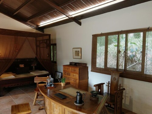 Pastoral style, pleasant and relaxing, less crowded