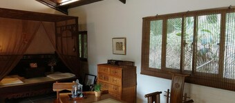 Pastoral style, pleasant and relaxing, less crowded