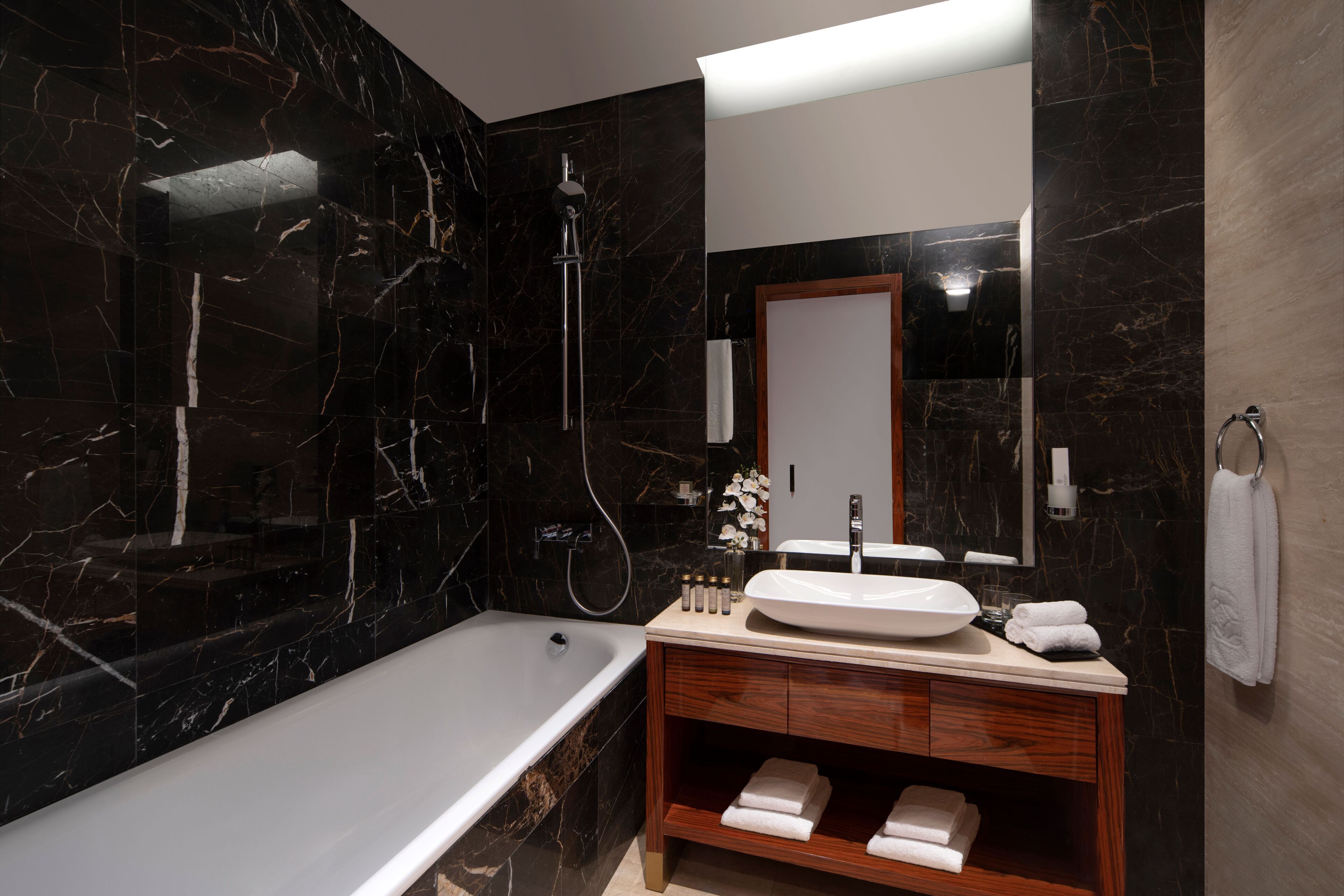 Foto - The Bentley Luxury Hotel and Suites