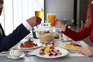 Petit déjeuner continental servi tous les jours en supplément