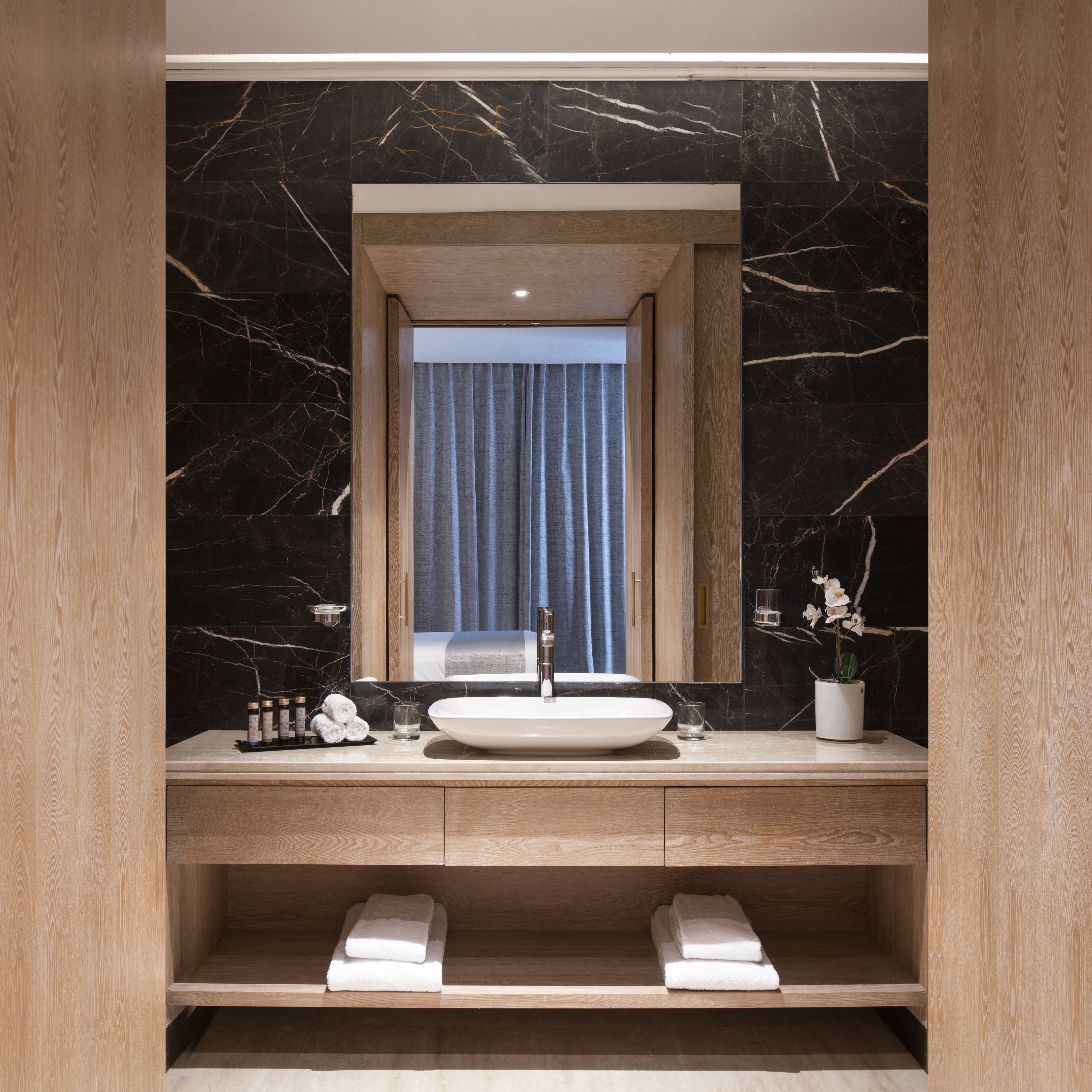 Foto - The Bentley Luxury Hotel and Suites