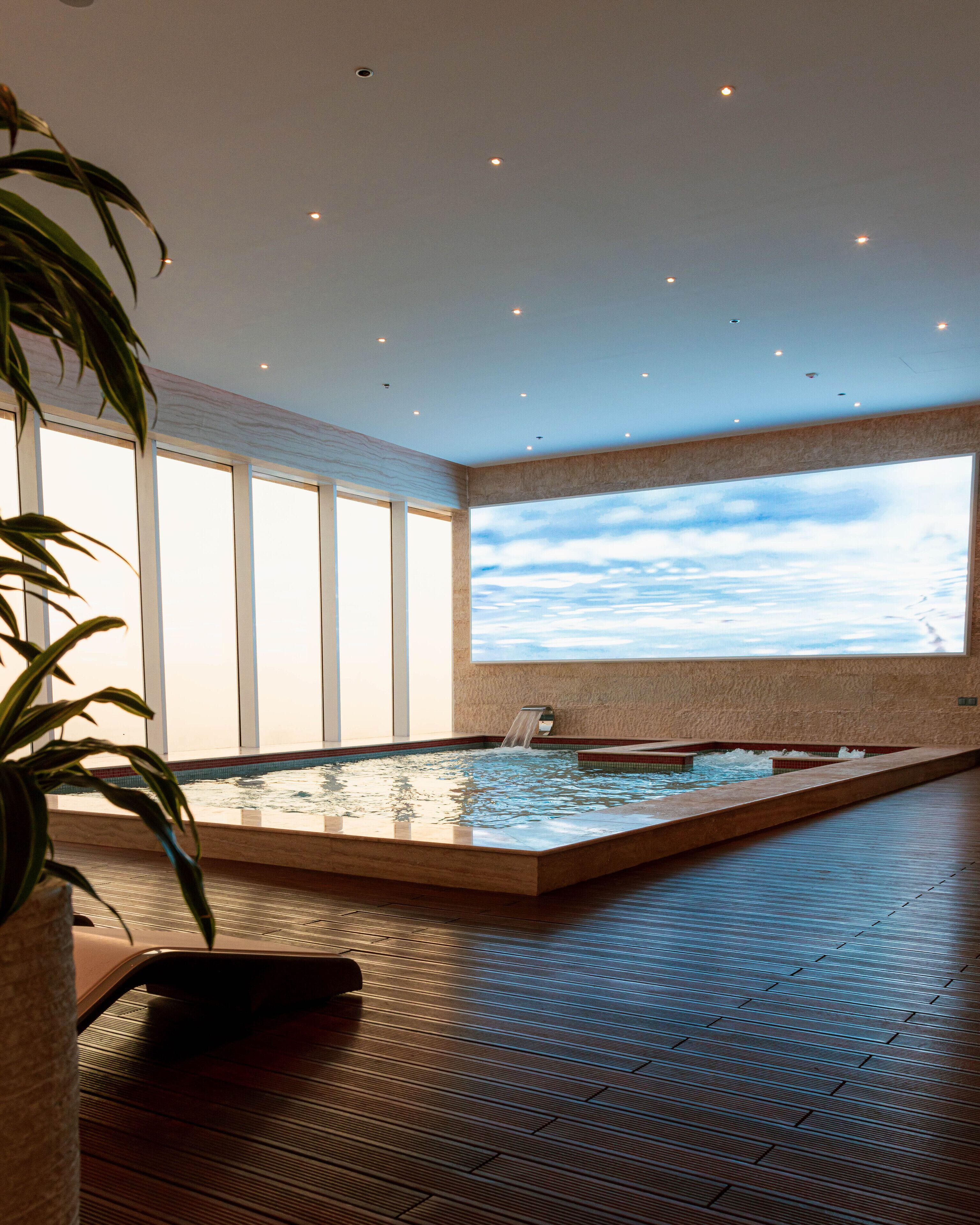 Indoor spa tub