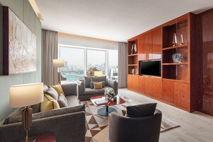 49-英寸纯平电视 （配备有线频道）、电视