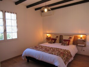 4 bedrooms, free WiFi, bed sheets