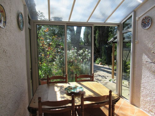 Villa Avec Jardin, au Calme, Dans Quartier Résidentiel, à 10 mn D'avignon