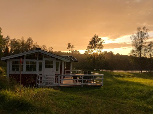 Charming 2-bed House at the Lake Close Gustavsfors