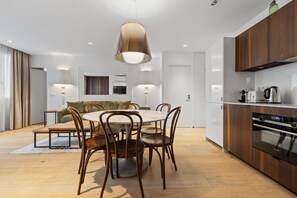 Interior - Bistrot, 2BR/2BA, 6 people (París)