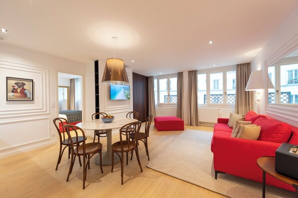 TV - Bistrot, 2BR/2BA, 6 people (París)